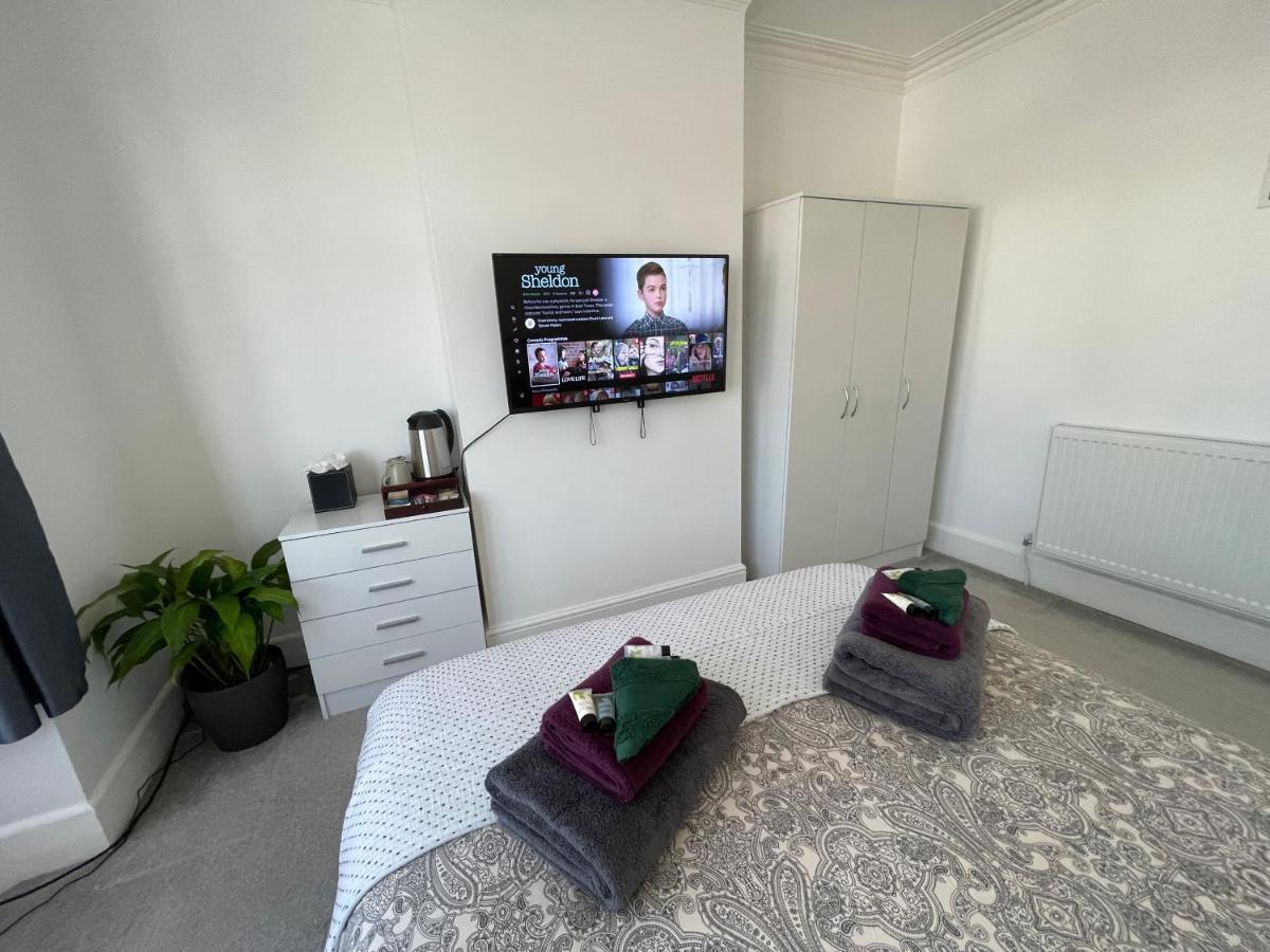 Double Bedroom With Tv In Sudbury Hill Wembley - 10 Mins From Wembley Stadium Harrow on the Hill Екстериор снимка